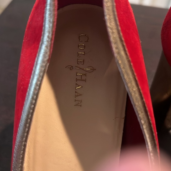 Cole Haan Edie party pump size 9 B, suite with gold trim - Picture 4 of 4